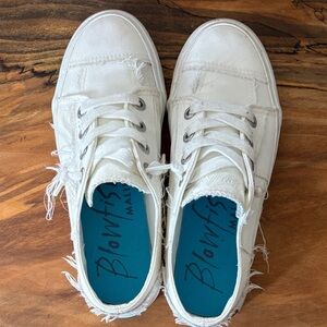 Blowfish White Frayed-Edge Canvas Lace-Up Sneakers size 6.5 M